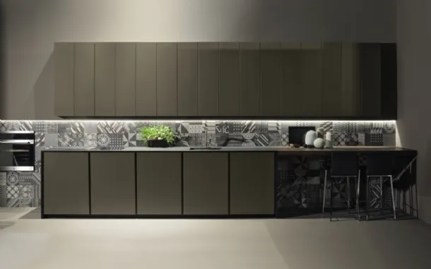 Linear kitchen design Altea 08 in matte lacquered by Maistri.