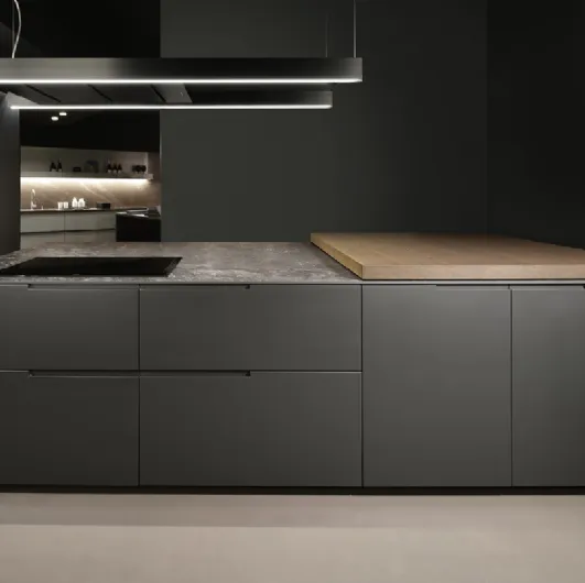Design kitchen with Maistri's Arena 06 peninsula.