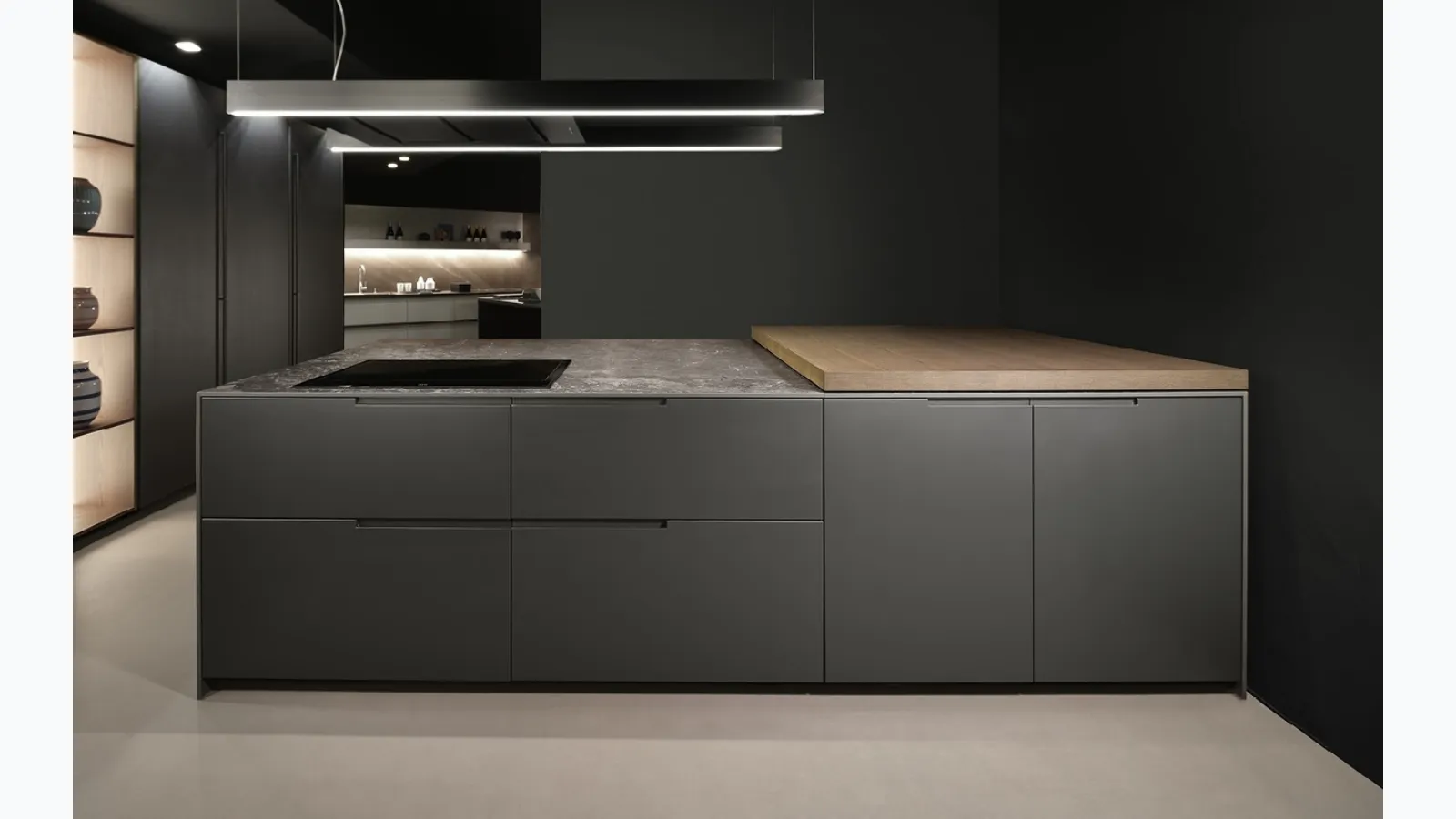 Design kitchen with Maistri's Arena 06 peninsula.