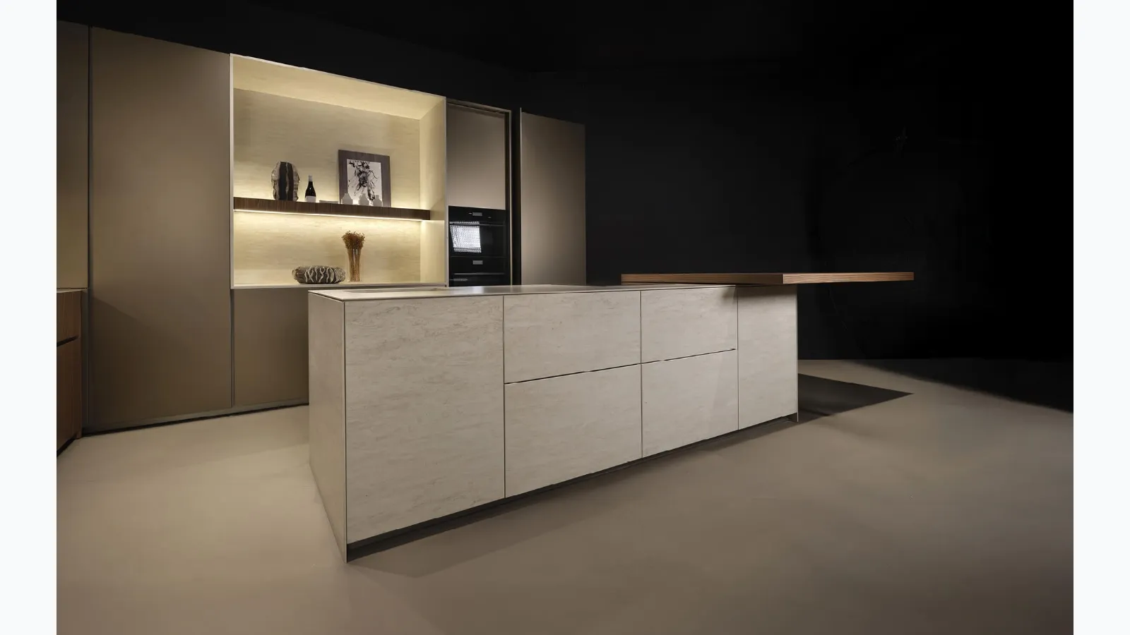 Design Kitchen with Arena + Giza + Altea Island in lacquered and ceramic finish by Maistri