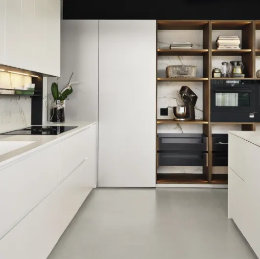 Kitchen Design with Arena 07 island in Maistri lacquer