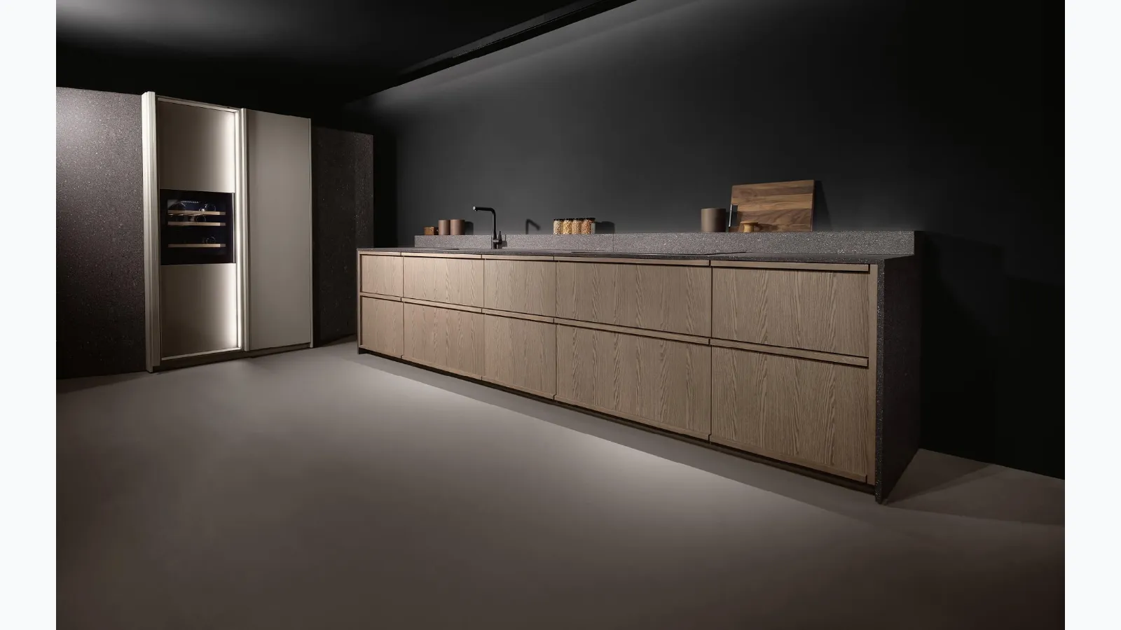 Arena mass + K corner table kitchen by Maistri