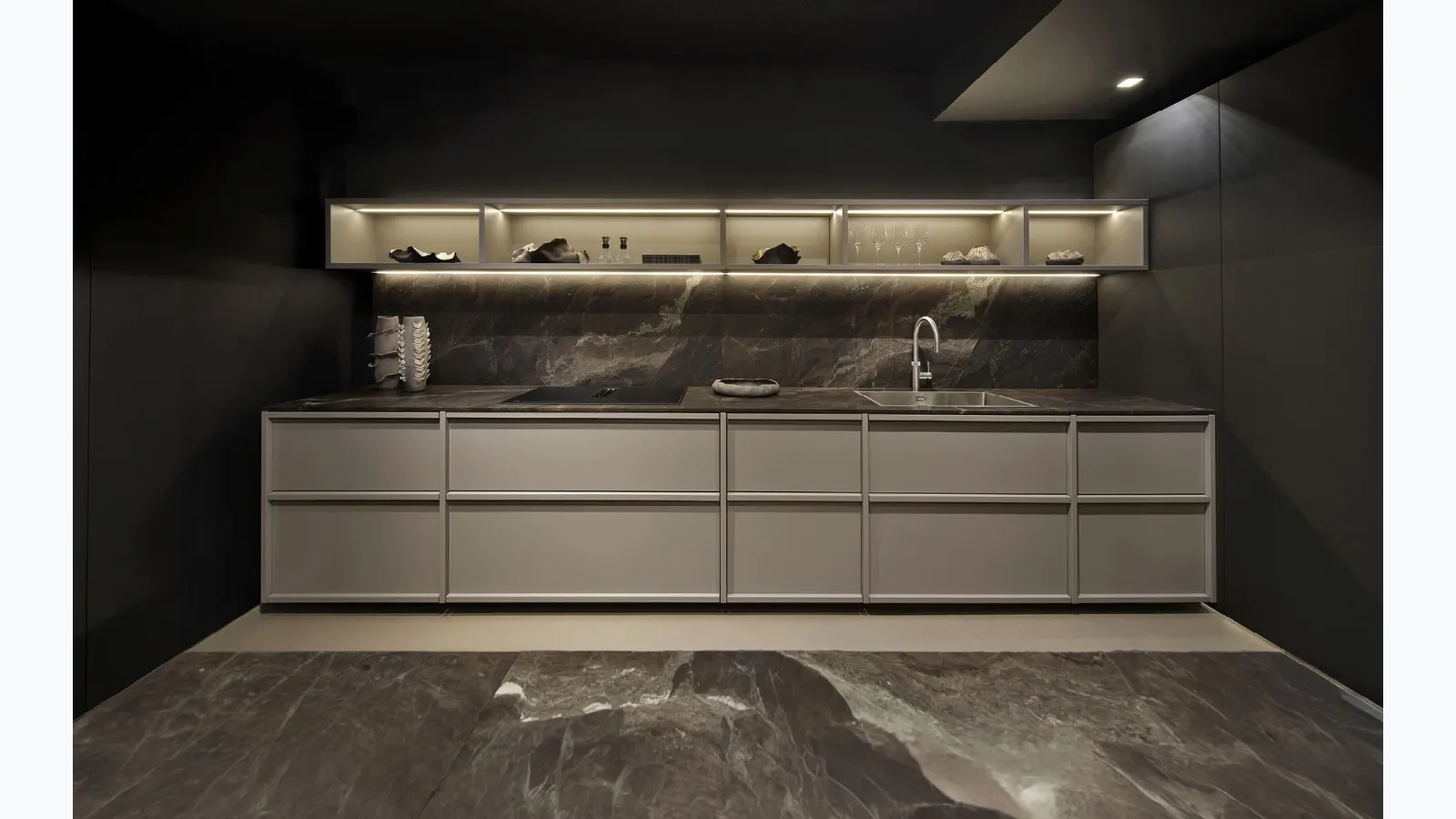 Arena Mass Linear Design Kitchen in Maistri Lacquered Finish