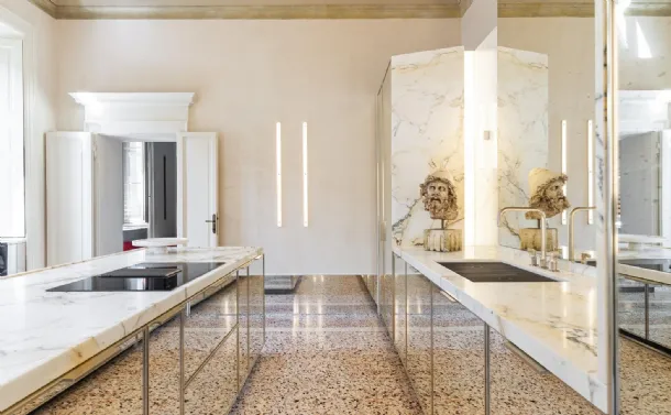 Design kitchen with island in antiqued mirror and Atrium marble by Scic.