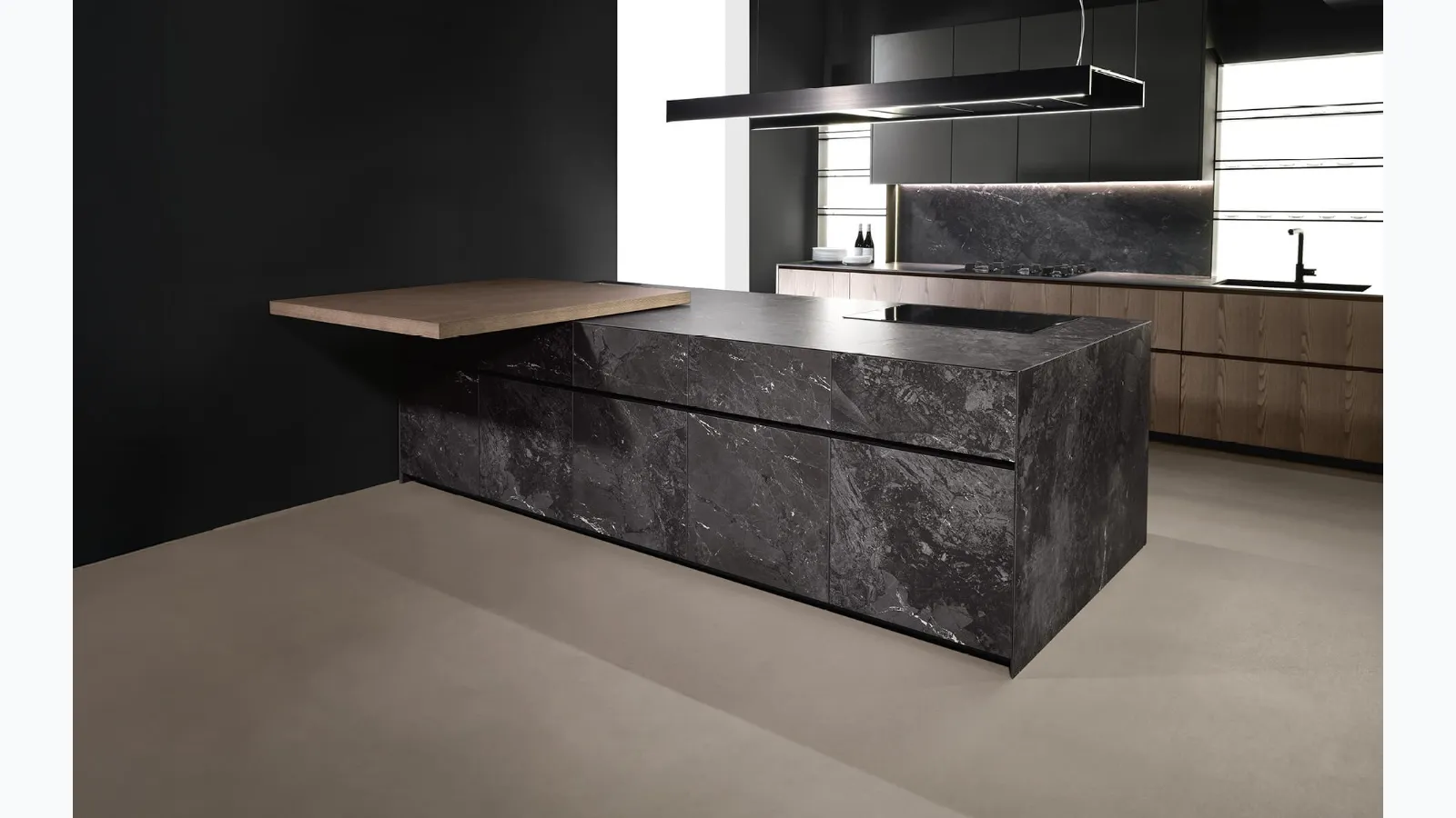 Design Kitchen with Giza Peninsula + Arena Line by Maistri