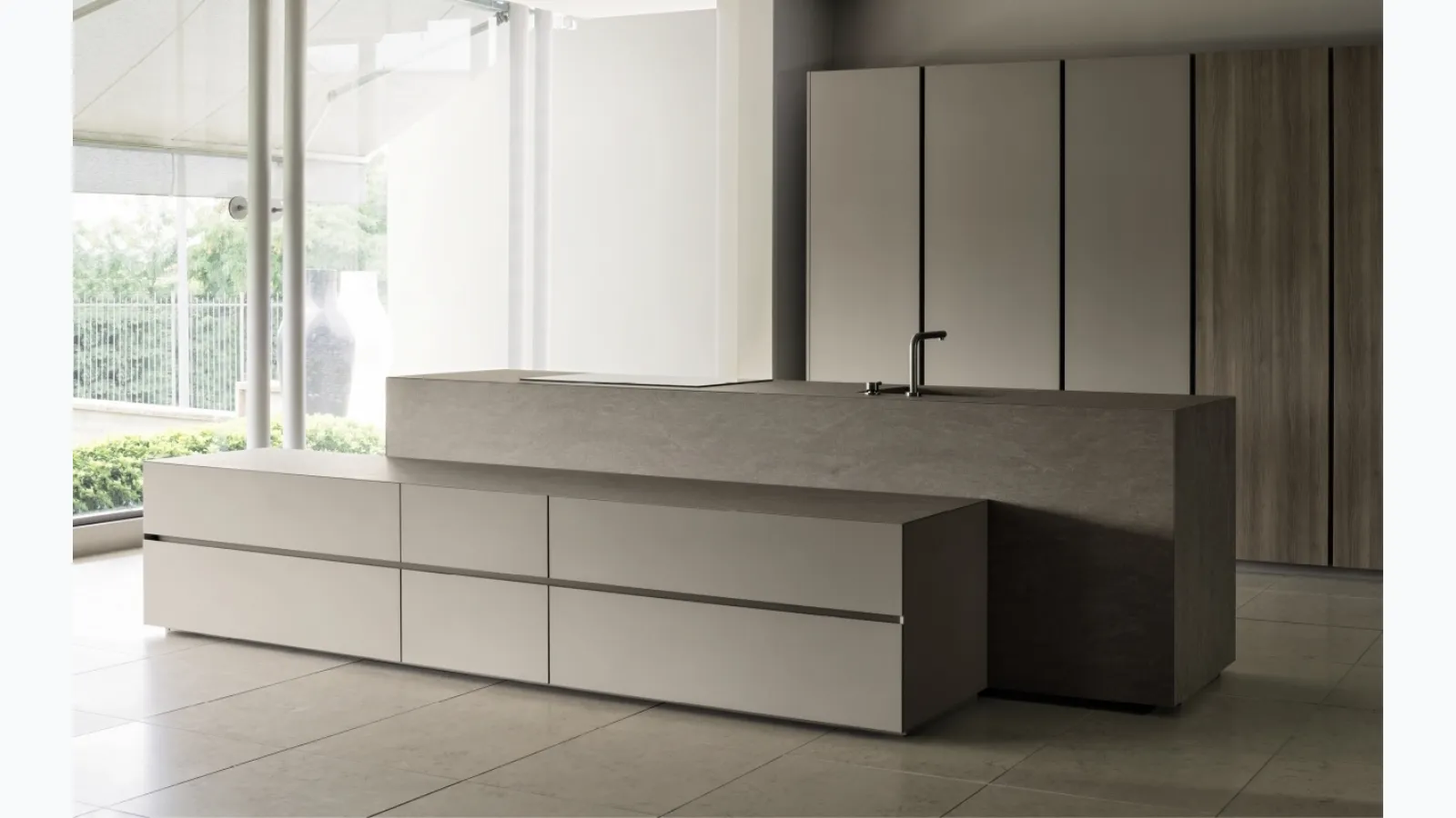 Giza Design Kitchen in lacquered finish with Maistri island