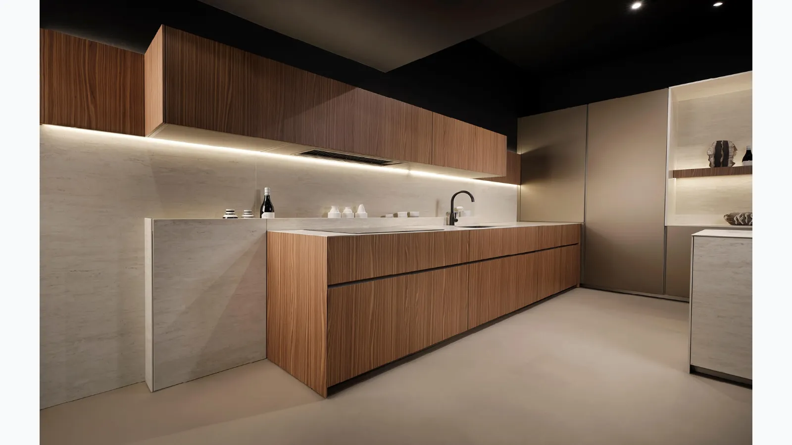 Giza Design Kitchen in Striped Walnut by Maistri