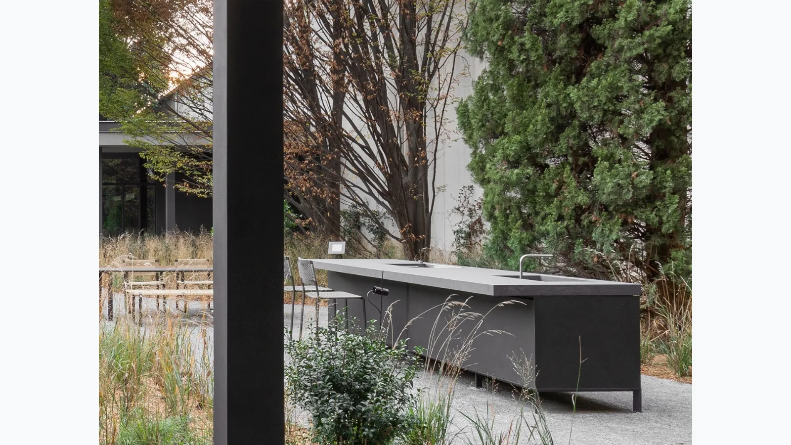 Helios island design kitchen in textured stone effect by Molteni & C.