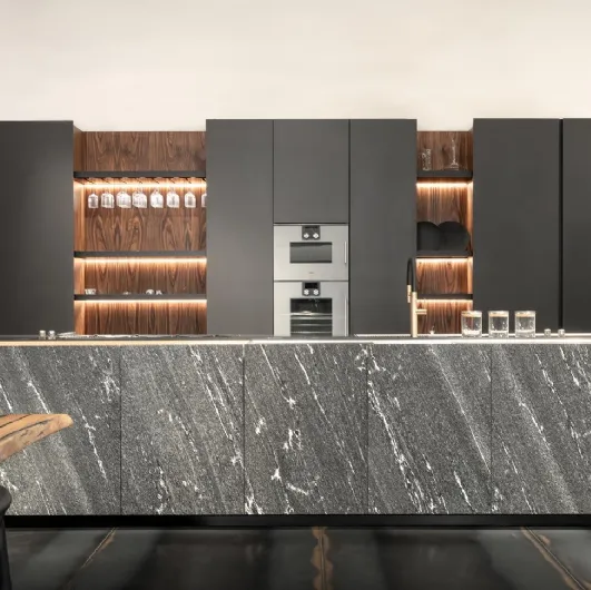 Design kitchen with Pompei island in granite Milky Way by Scic.