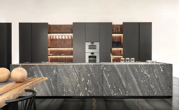 Design kitchen with Pompei island in granite Milky Way by Scic.