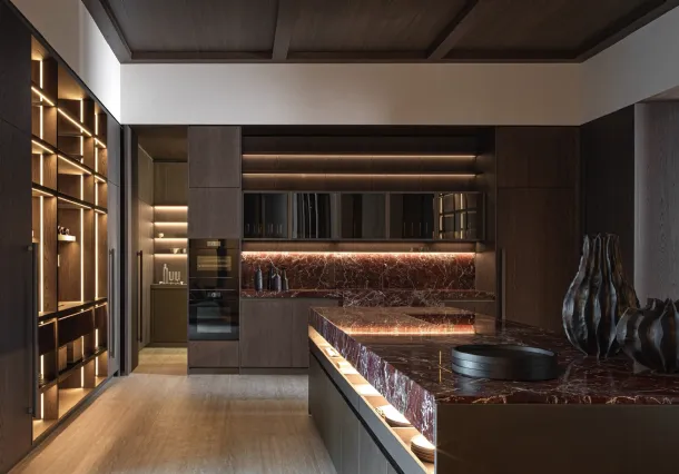 Design kitchen with VVD island in melamine Midnight Oak and top in Red Levanto marble by Molteni & C.