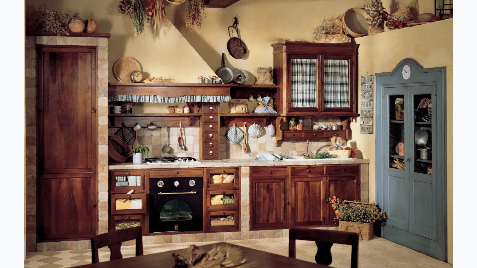 Linear masonry kitchen in wood Doralice by Marchi