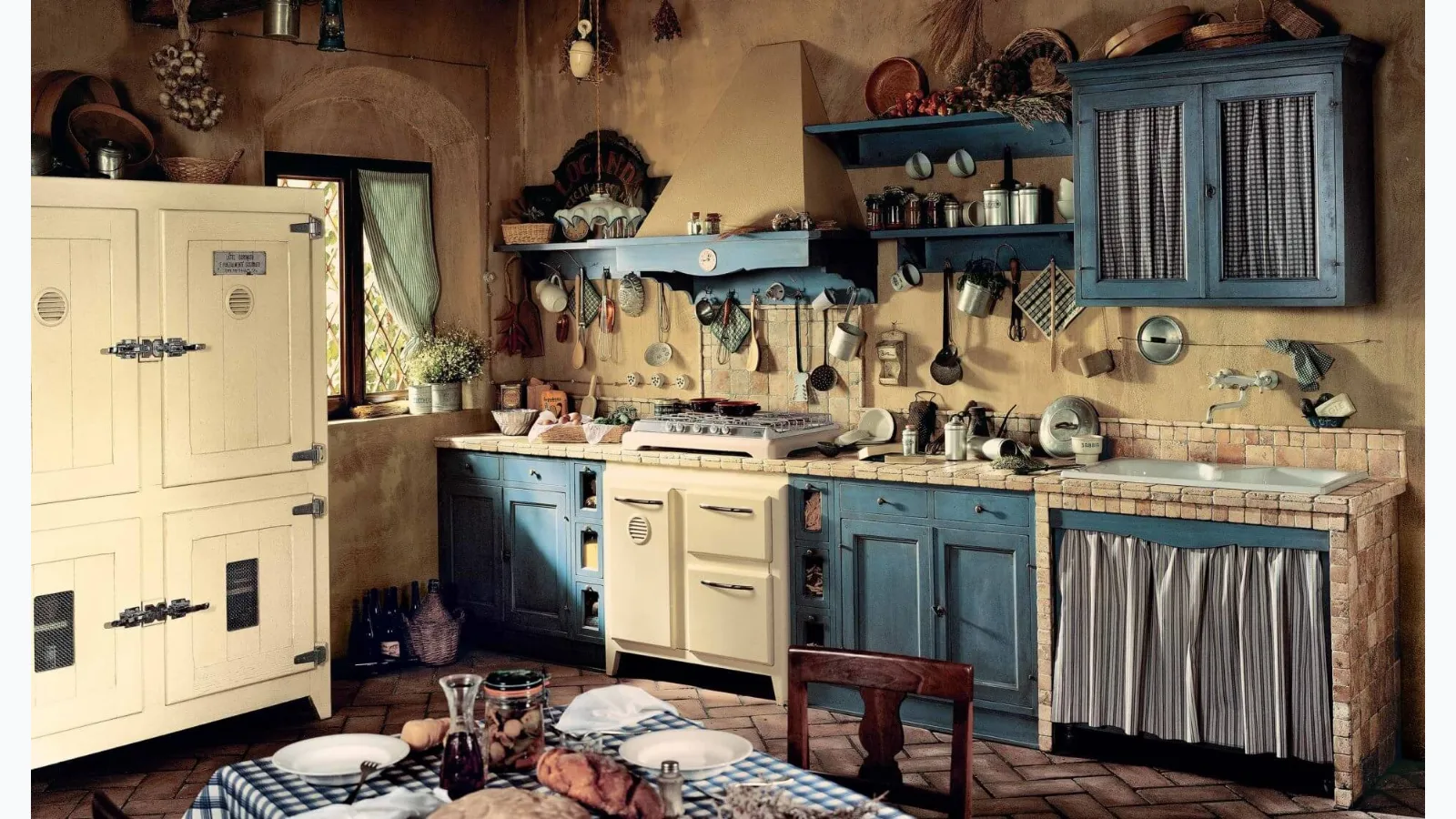 Linear masonry kitchen in lacquered wood and Doria di Marchi marble pebbles.