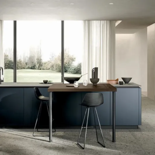 Modern kitchen with Aria Tech 03 island by Forma Cucine