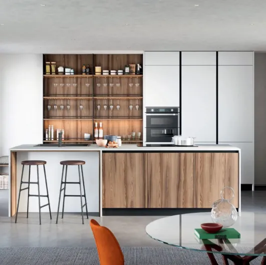 Modern kitchen with Colibrì 06 island by Forma Cucine.