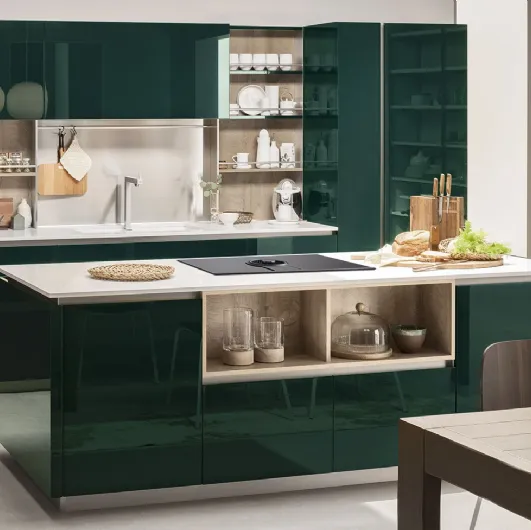 Modern kitchen with Lounge 10 island in glossy Green Alpi lacquer by Veneta Cucine.