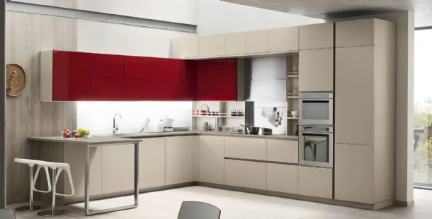 Modern Kitchen with Lounge 11 peninsula in Beige Ecru and Venetian Red lacquered finish by Veneta Cucine