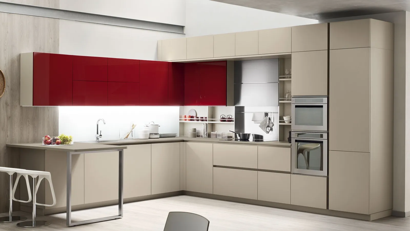Modern Kitchen with Lounge 11 peninsula in Beige Ecru and Venetian Red lacquered finish by Veneta Cucine