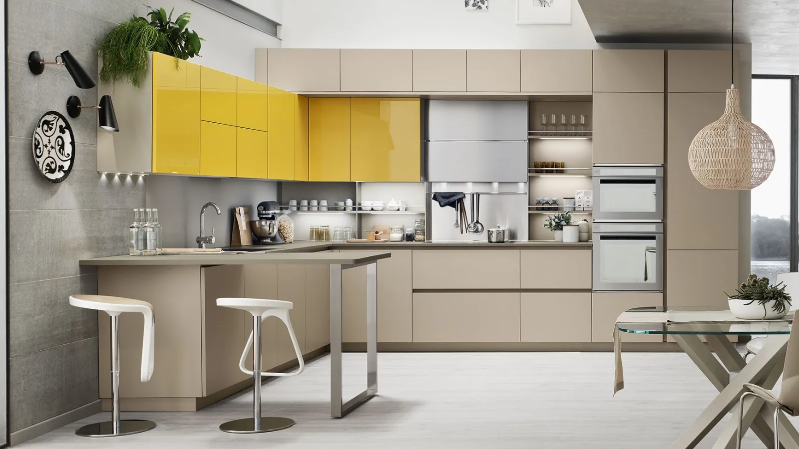 Modern kitchen with Lounge 11 peninsula in Beige Ecru and Sunflower Yellow lacquered finish by Veneta Cucine