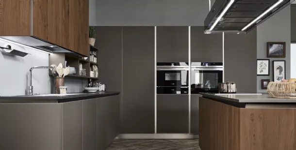 Modern Ri-flex 02 kitchen with island in ancient Elm wood and matte lacquered Olive Brown glass by Veneta Cucine.