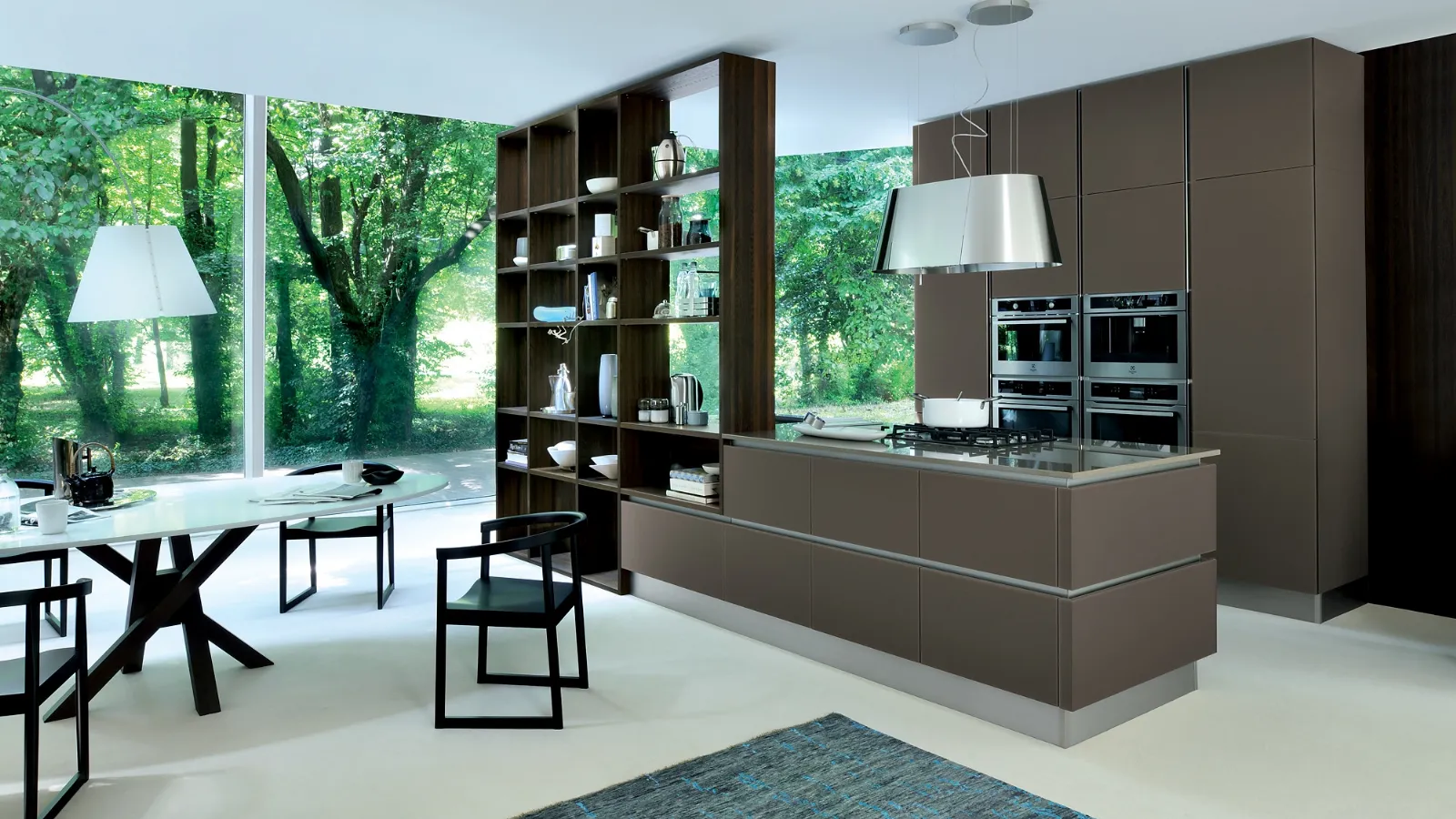 Modern kitchen with Ri-flex 06 island in lacquered glass Olive Brown by Veneta Cucine.