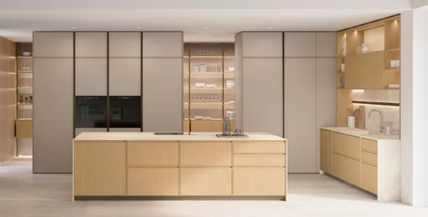 Modern kitchen with Sakura 02 island in Oak and Alabaster lacquer by Veneta Cucine