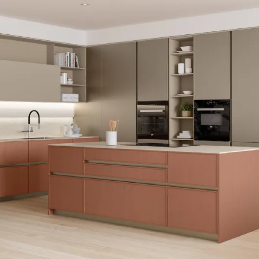 Modern kitchen with Sakura 03 island in matte Red Ash Babila and Alabaster lacquered by Veneta Cucine