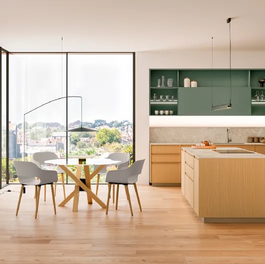 Modern kitchen with the Sakura 03 island in Ikebana oak and Minerva Green lacquer by Veneta Cucine.