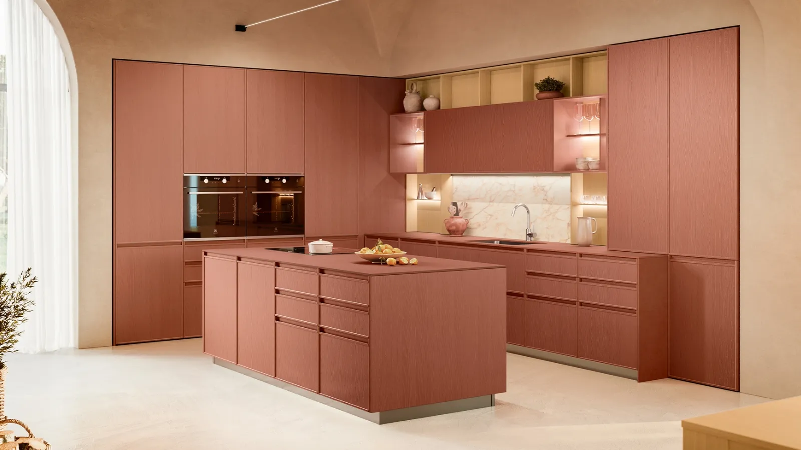 Modern Kitchen with Sakura 14 Island in Lacquered Ash, Red by Veneta Cucine