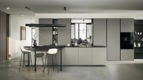 Modern kitchen with Trend 01 island in glass and fenix by Forma Cucine.