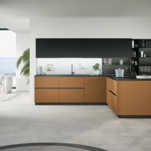 Modern kitchen with Trend 03 peninsula by Forma Cucine.