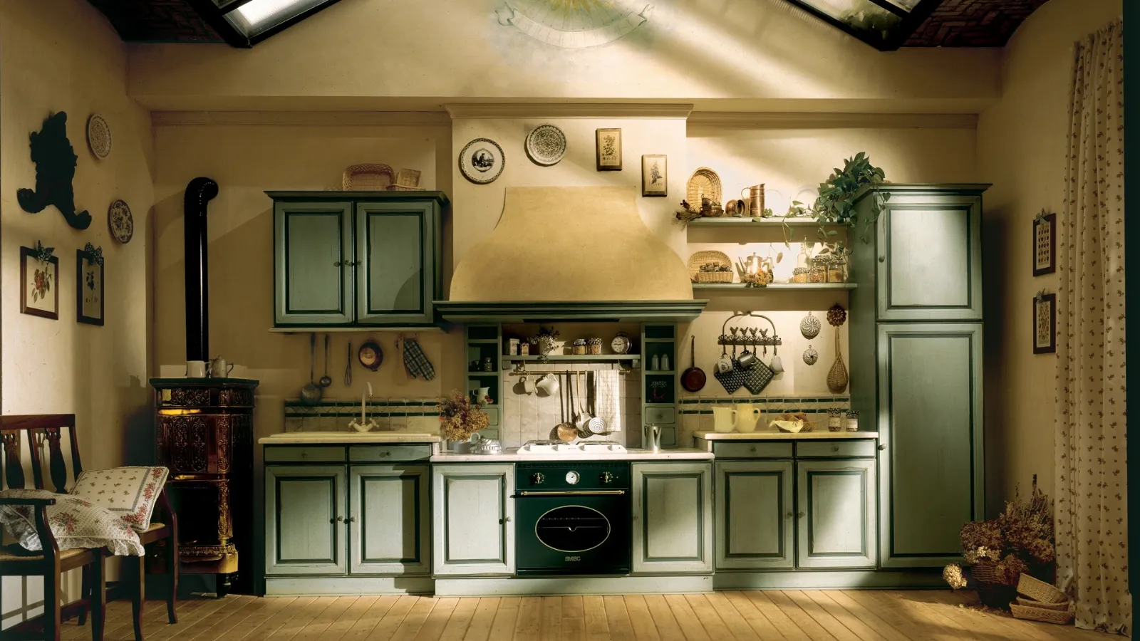 Linear Shabby Chic kitchen by Granduca di Marchi.