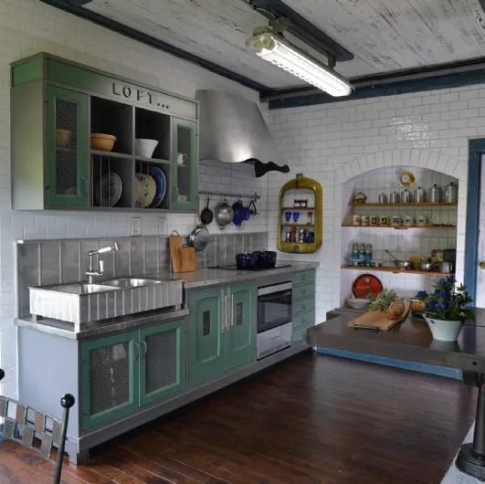 Linear loft Shabby Chic kitchen in lacquered wood by Marchi.