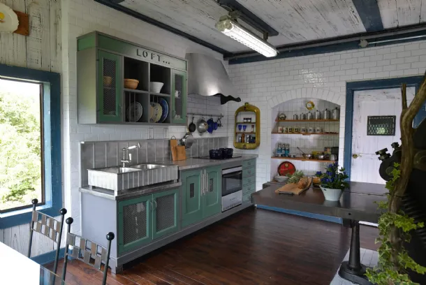 Linear loft Shabby Chic kitchen in lacquered wood by Marchi.