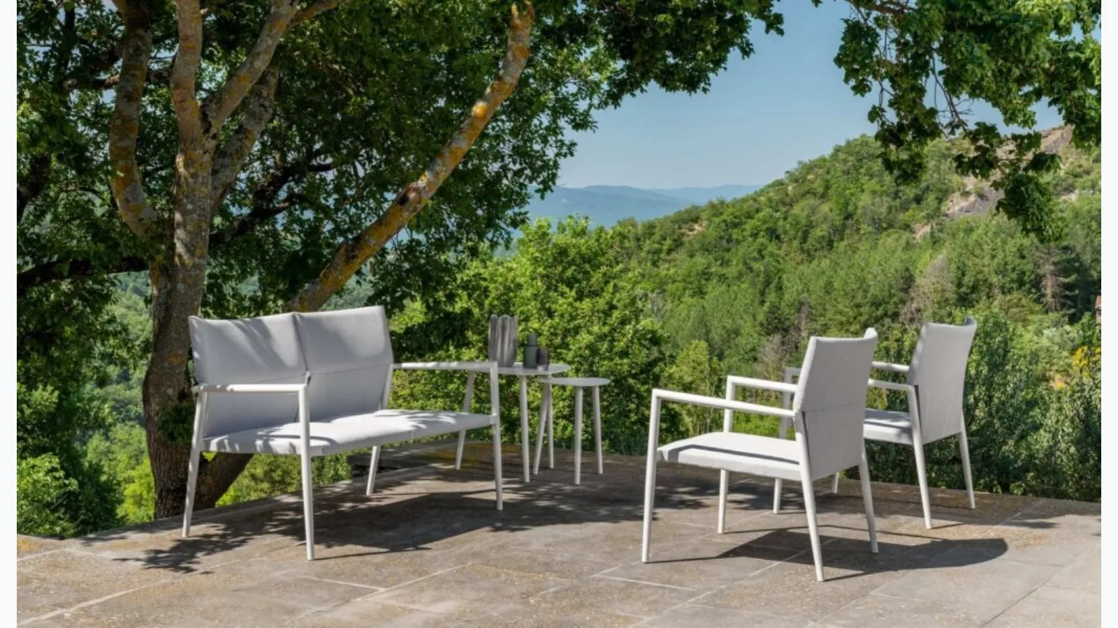 Adam outdoor furniture in fabric and aluminum by Talenti.