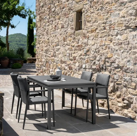 Aluminium table with aluminium chairs and Adam fabric by Talenti.