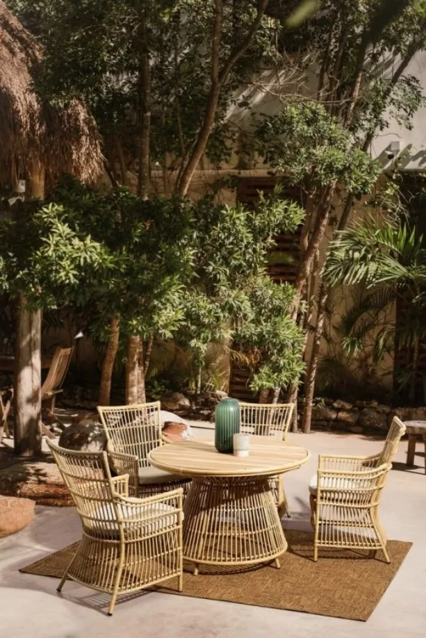 Aluminum table and chairs with rattan effect Adelma by Bizzotto.