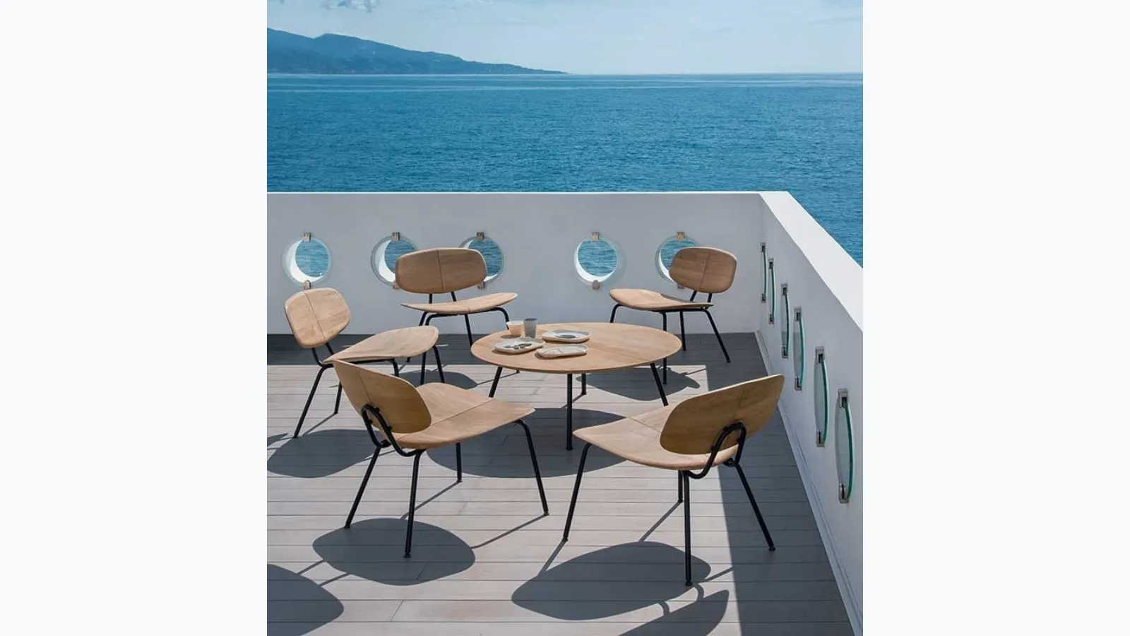 Agave armchair and coffee table in teak by Ethimo.