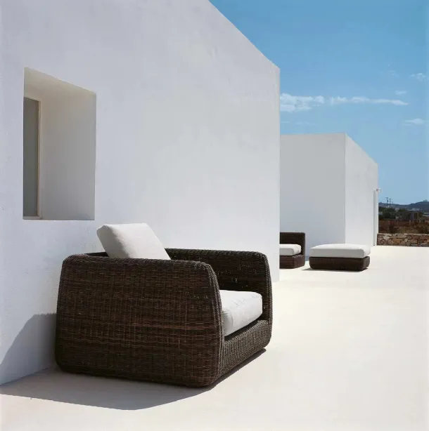 Agorà armchair in synthetic woven fiber by Unopiu