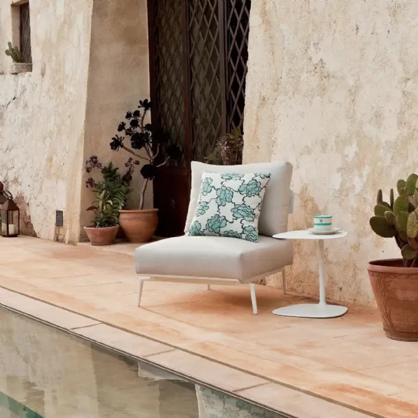 Aikana armchair by Fast