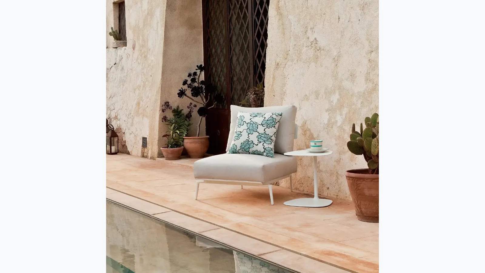 Aikana armchair by Fast