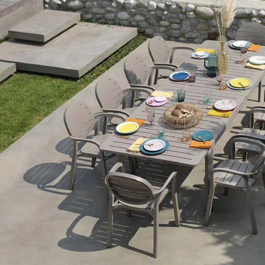 Outdoor table in polypropylene with aluminum legs Alloro Extensible by Nardi.