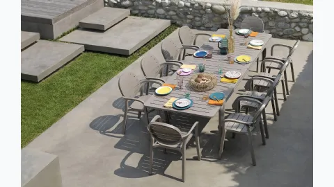 Outdoor table in polypropylene with aluminum legs Alloro Extensible by Nardi.
