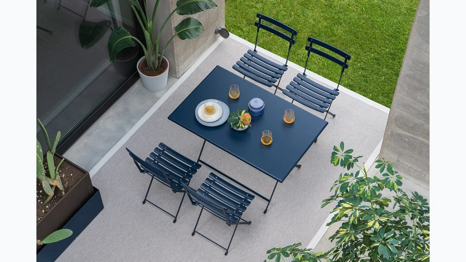 Arc en Ciel Table and Chairs by Emu.