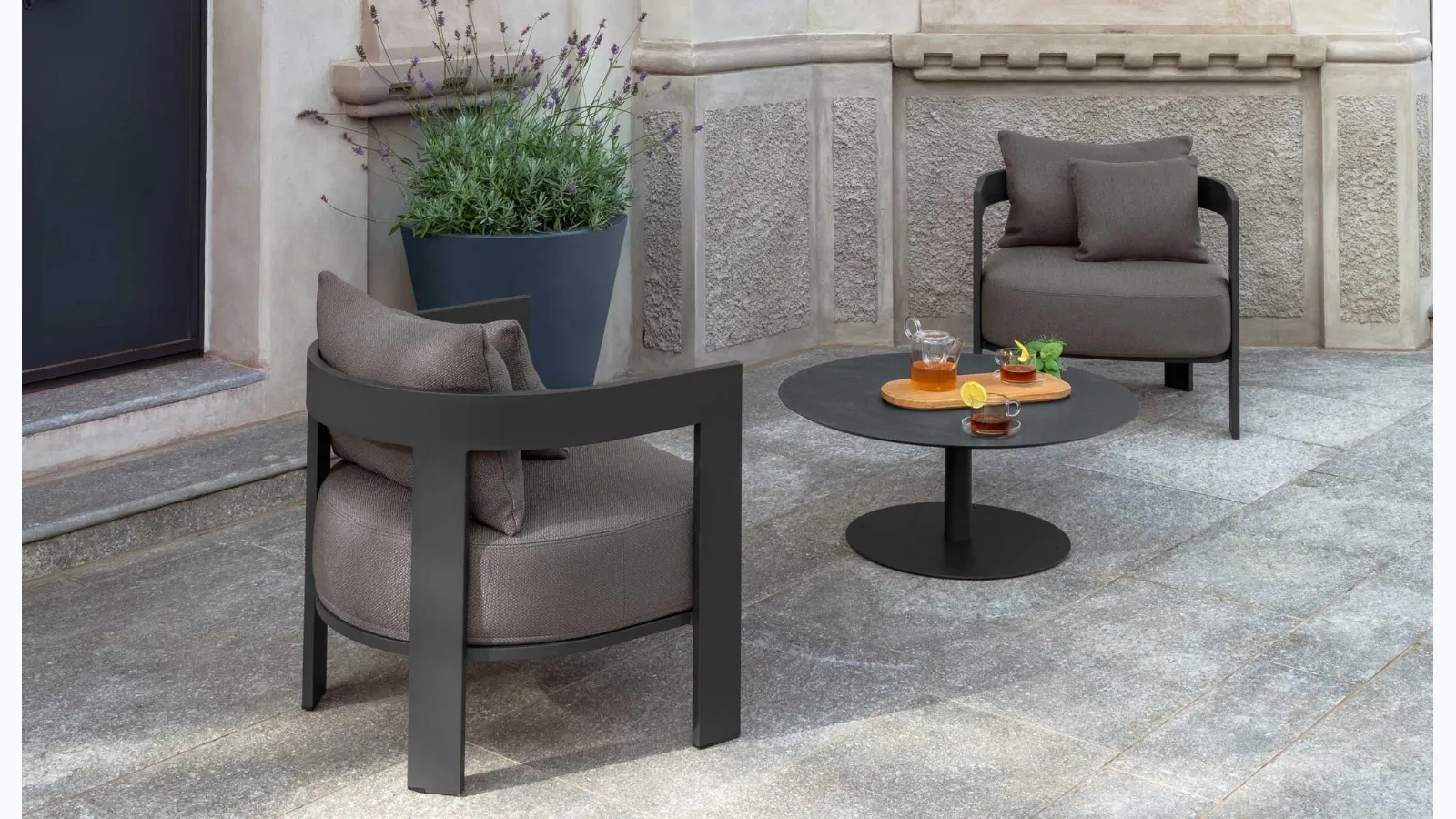 Argo Alu aluminum and padded fabric armchair by Talenti.