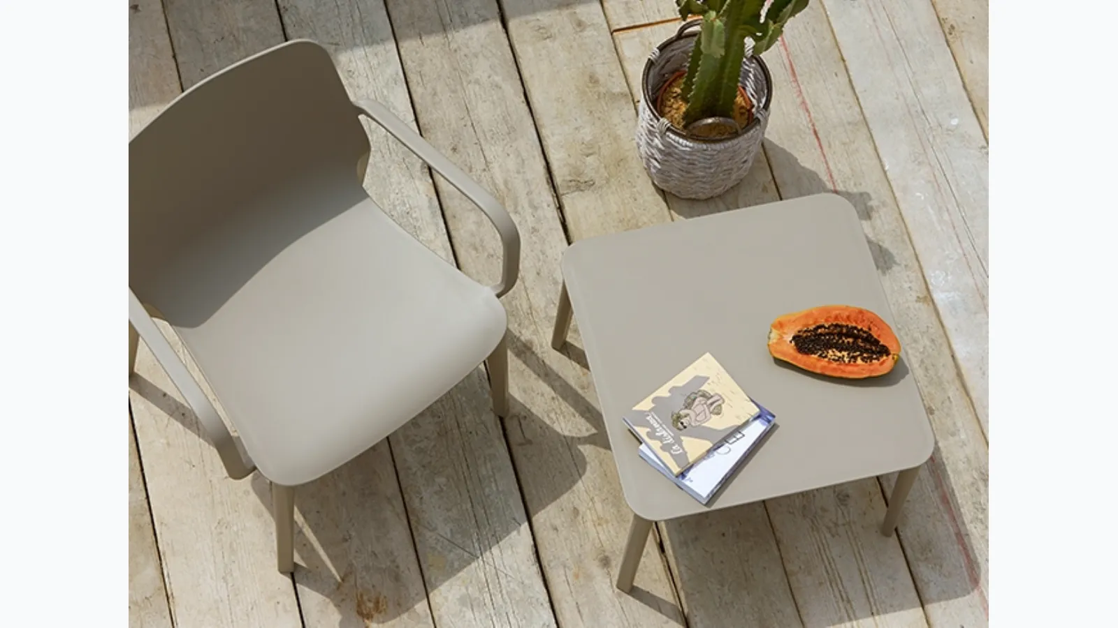 Plastic coffee table Argo by Scab Design