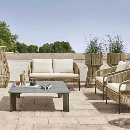 Cricket outdoor lounge in synthetic fiber, aluminum, and Varaschin fabric.