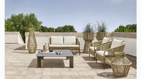 Cricket outdoor lounge in synthetic fiber, aluminum, and Varaschin fabric.