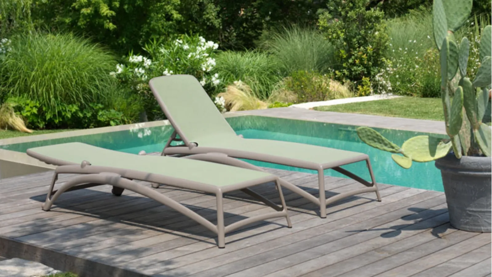 Stackable Sun Lounger without armrests in breathable Atlantic fabric by Nardi