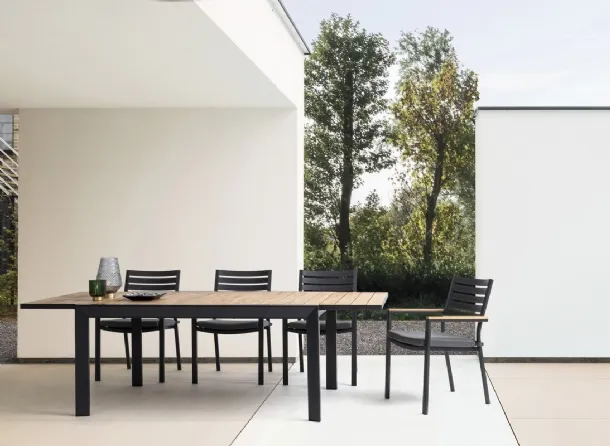 Belmar table in aluminum with wood effect by Bizzotto.